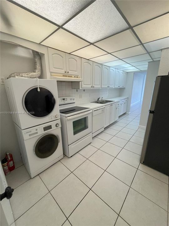 For Sale: $210,000 (1 beds, 1 baths, 865 Square Feet)