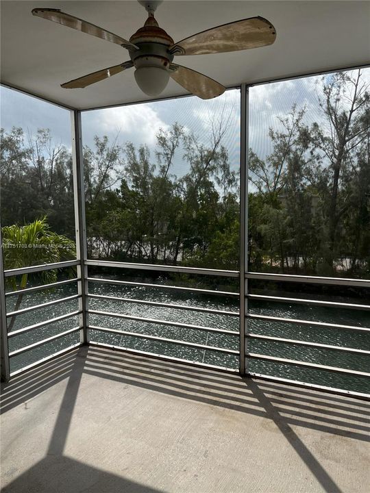 For Sale: $210,000 (1 beds, 1 baths, 865 Square Feet)