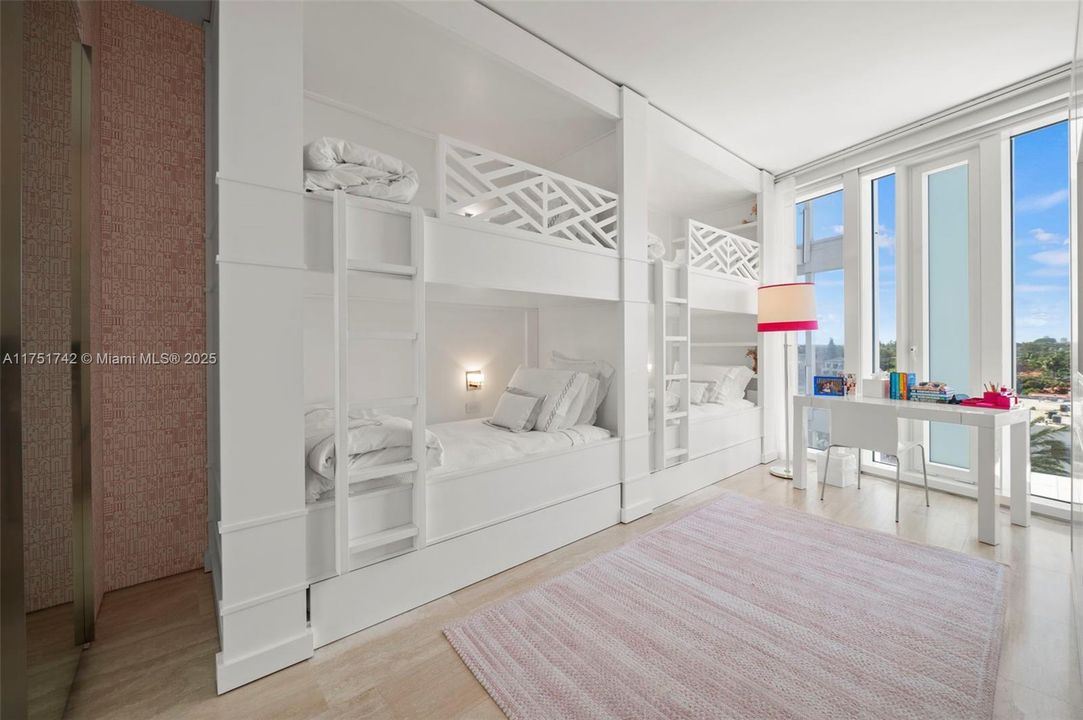 En Venta: $9,500,000 (3 camas, 3 baños, 2670 Pies cuadrados)