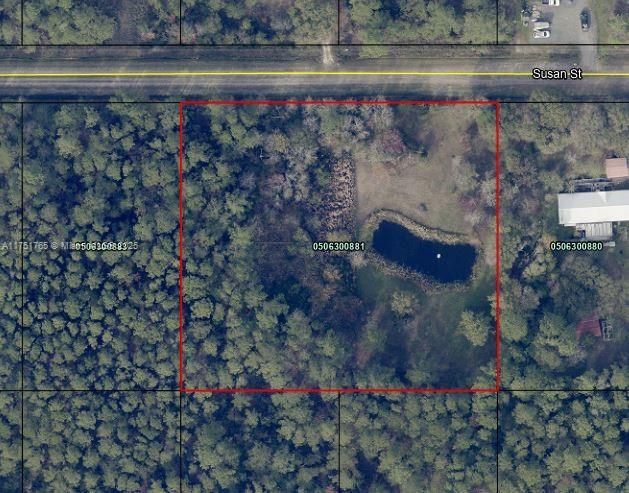 На продажу: $78,900 (2.27 acres)