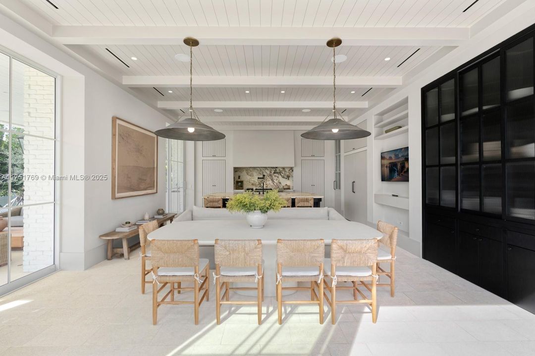 最近售出: $36,000,000 (6 贝兹, 6 浴室, 8984 平方英尺)