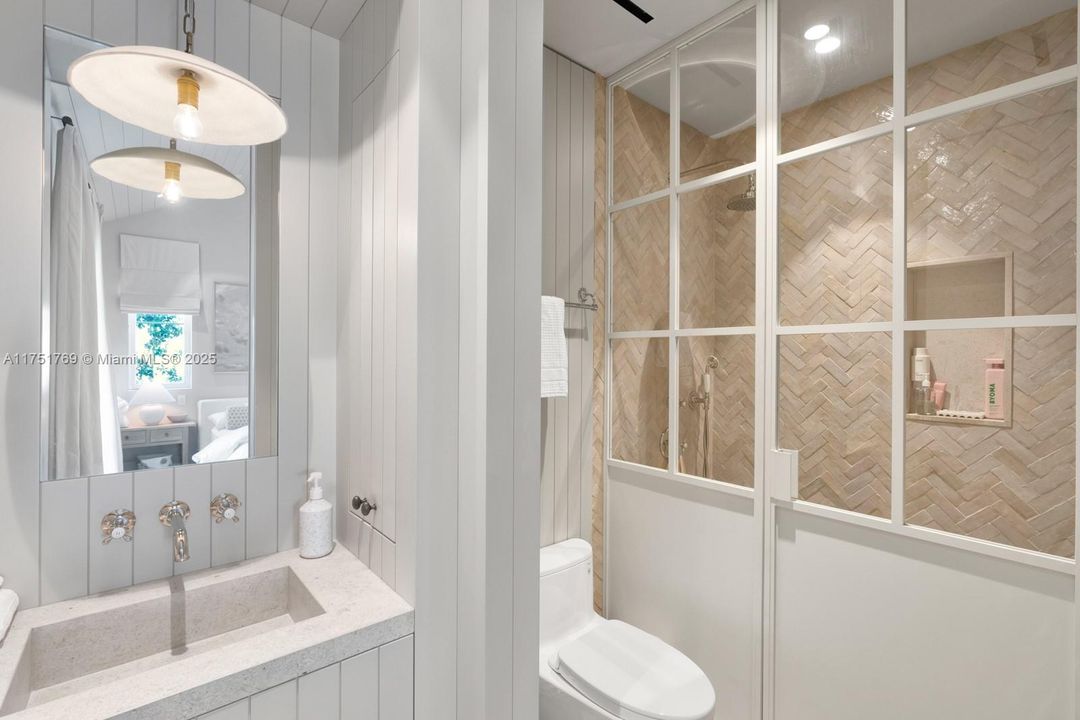 最近售出: $36,000,000 (6 贝兹, 6 浴室, 8984 平方英尺)