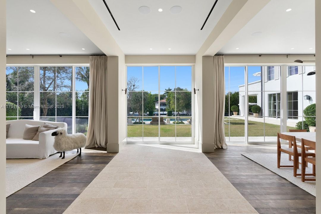 最近售出: $36,000,000 (6 贝兹, 6 浴室, 8984 平方英尺)