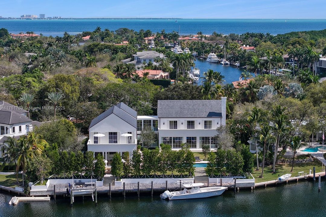 最近售出: $36,000,000 (6 贝兹, 6 浴室, 8984 平方英尺)