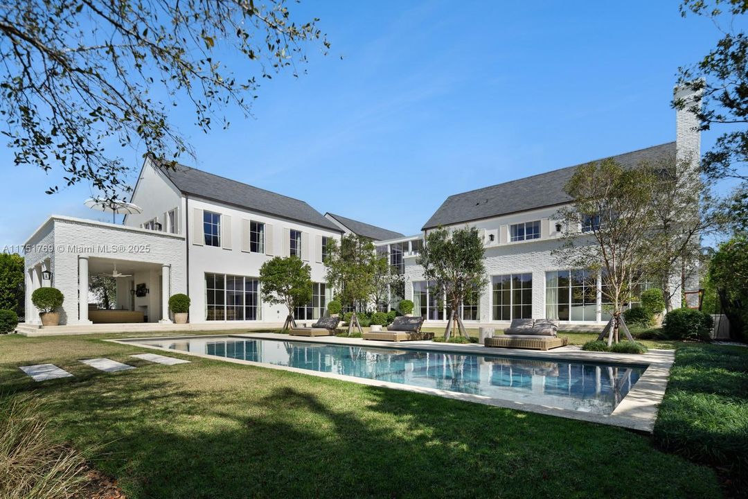 最近售出: $36,000,000 (6 贝兹, 6 浴室, 8984 平方英尺)