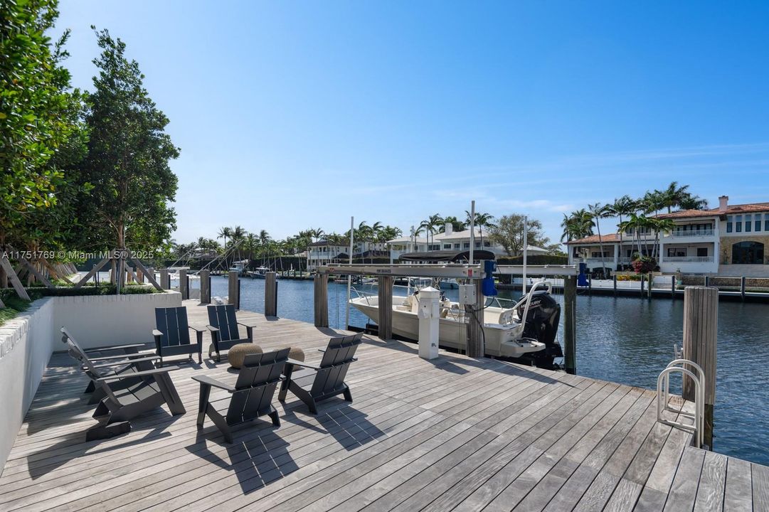 最近售出: $36,000,000 (6 贝兹, 6 浴室, 8984 平方英尺)