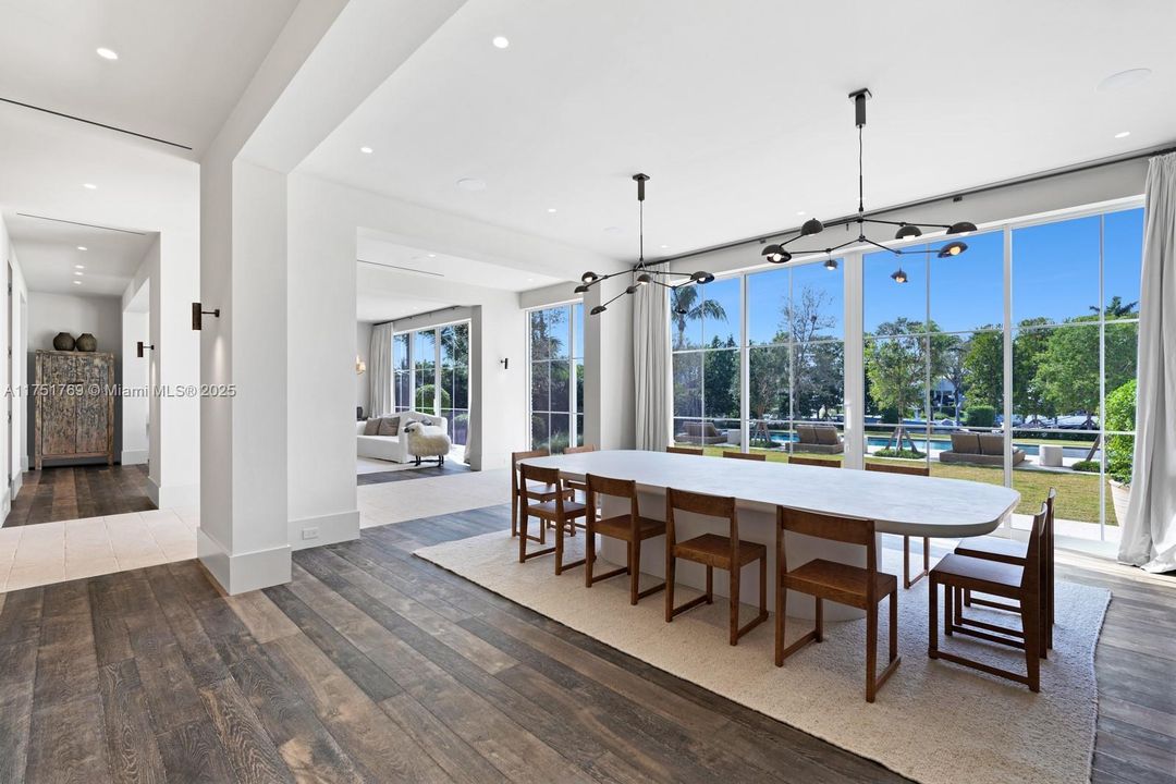 最近售出: $36,000,000 (6 贝兹, 6 浴室, 8984 平方英尺)