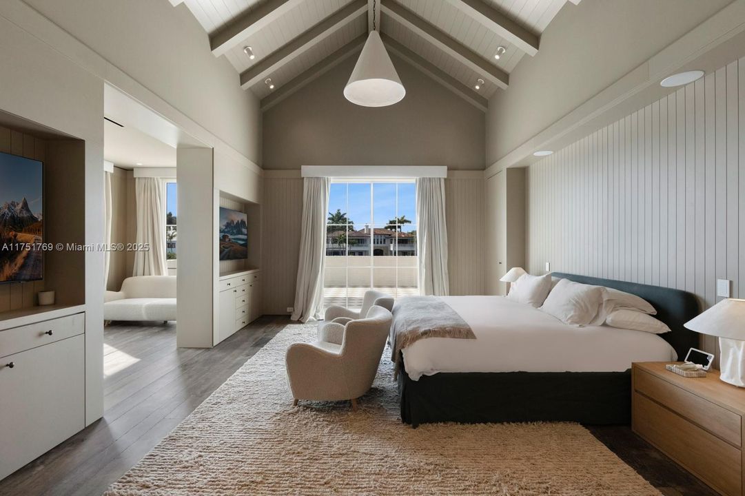 最近售出: $36,000,000 (6 贝兹, 6 浴室, 8984 平方英尺)