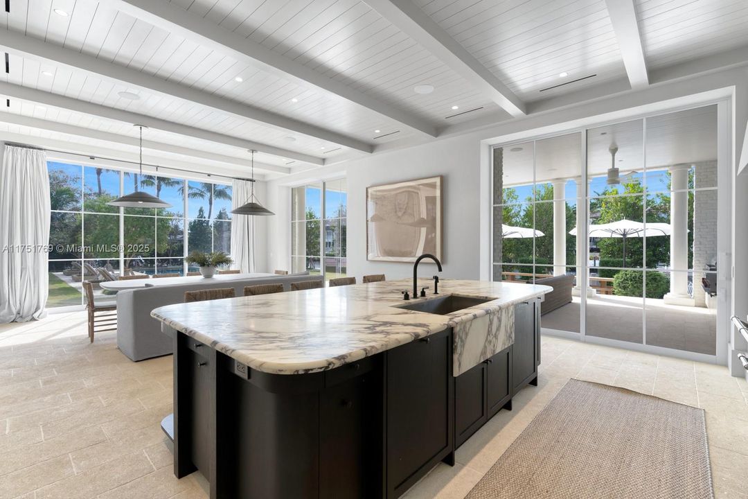 最近售出: $36,000,000 (6 贝兹, 6 浴室, 8984 平方英尺)