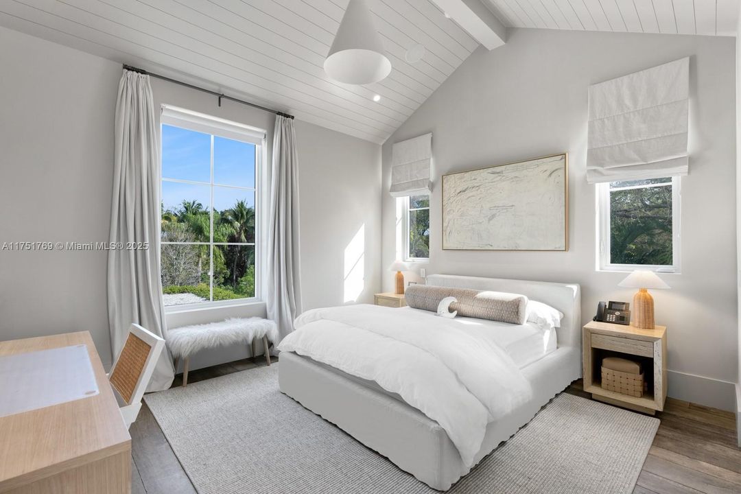 最近售出: $36,000,000 (6 贝兹, 6 浴室, 8984 平方英尺)