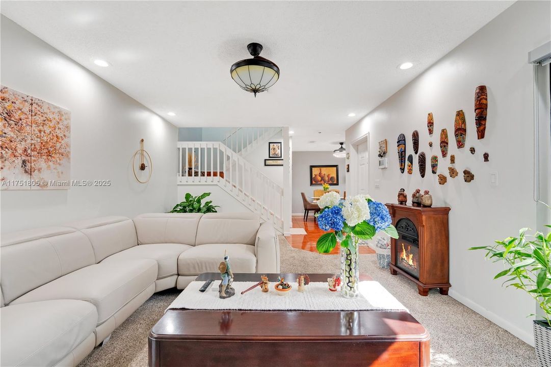 Active With Contract: $399,900 (3 beds, 2 baths, 1449 Square Feet)