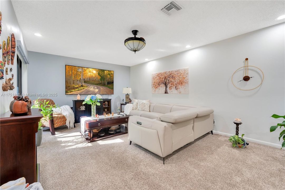 Active With Contract: $399,900 (3 beds, 2 baths, 1449 Square Feet)