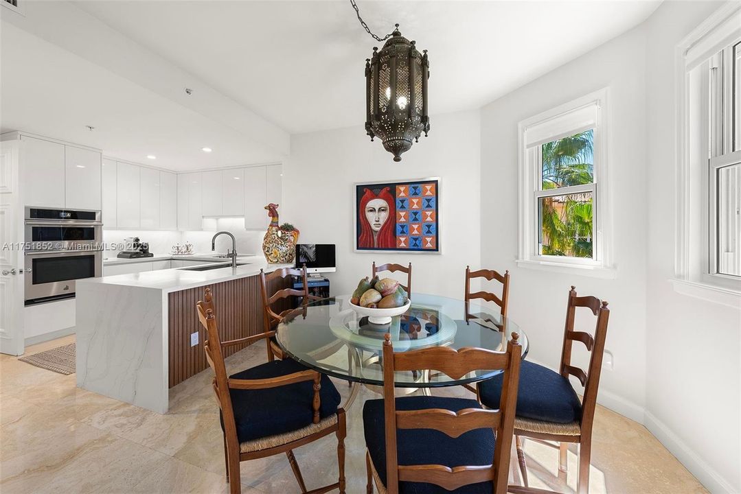 На продажу: $1,899,999 (3 спален, 3 ванн, 2980 Квадратных фут)