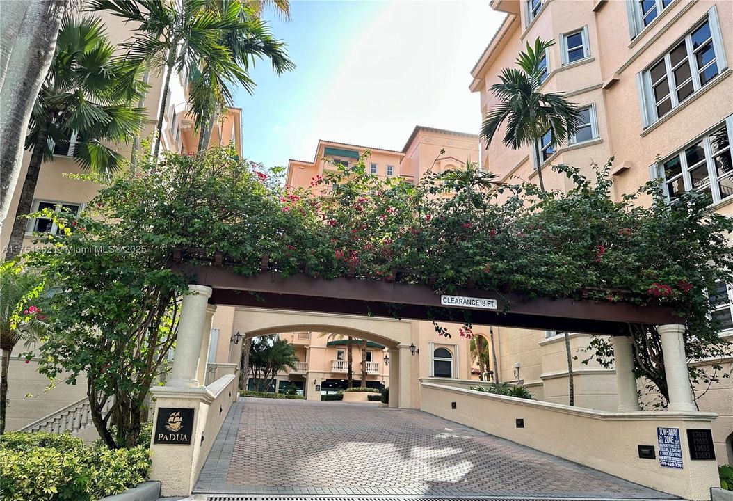 На продажу: $1,899,999 (3 спален, 3 ванн, 2980 Квадратных фут)