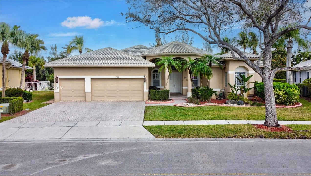 Vendido Recientemente: $995,000 (5 camas, 3 baños, 2924 Pies cuadrados)