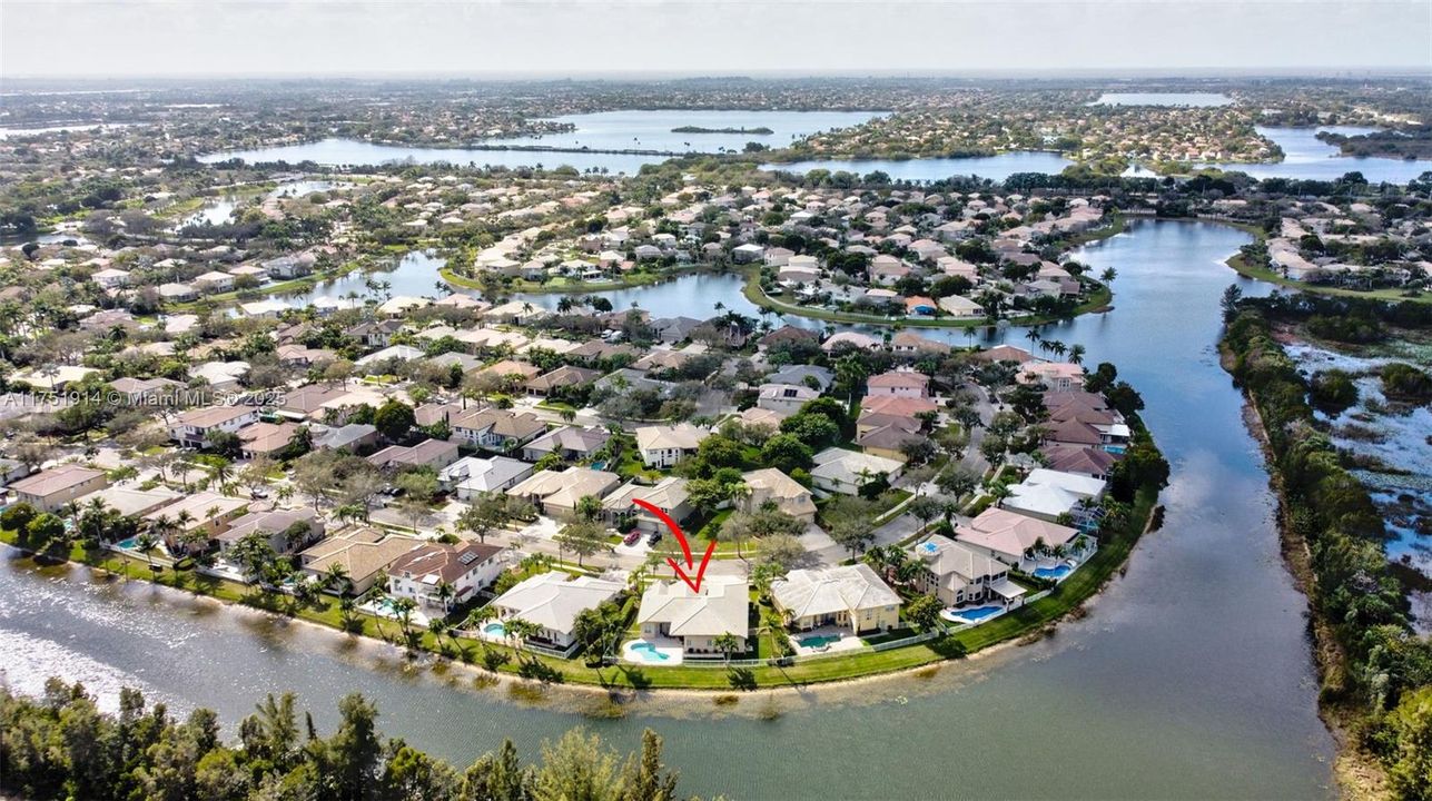 Vendido Recientemente: $995,000 (5 camas, 3 baños, 2924 Pies cuadrados)