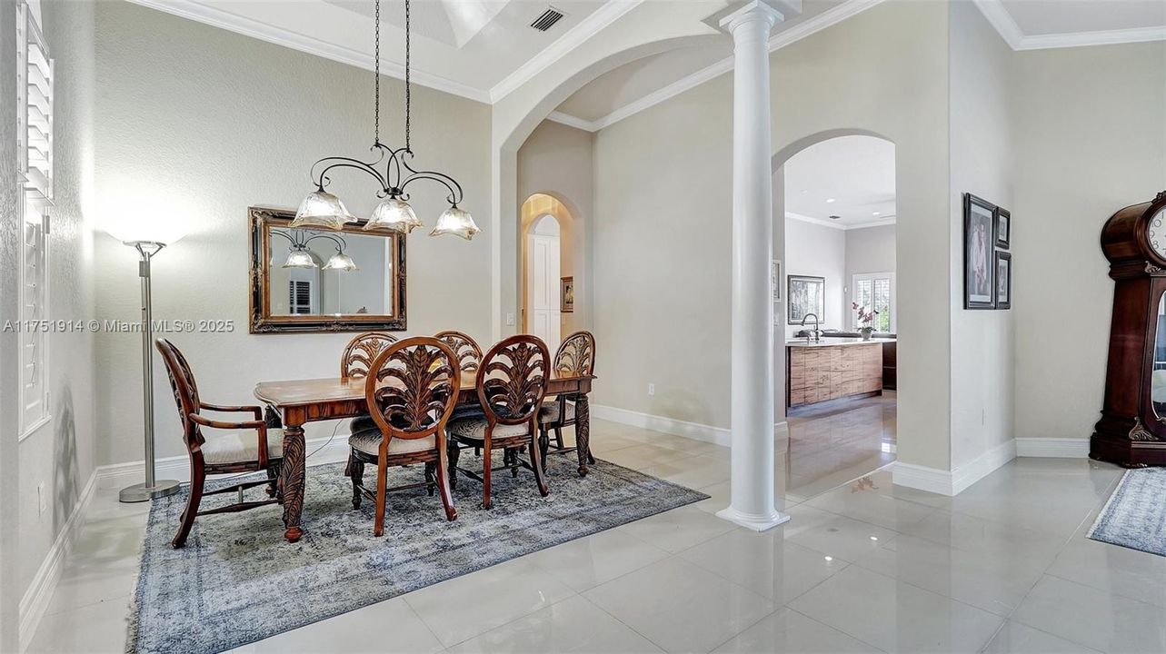 Vendido Recientemente: $995,000 (5 camas, 3 baños, 2924 Pies cuadrados)