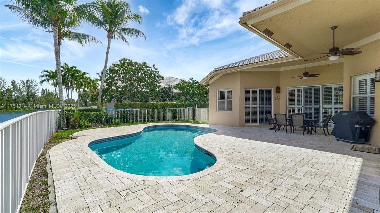 Vendido Recientemente: $995,000 (5 camas, 3 baños, 2924 Pies cuadrados)