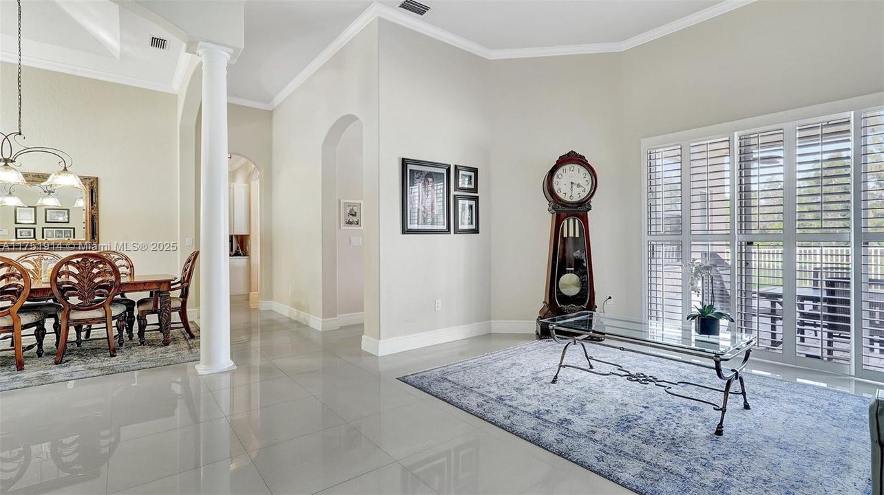 Vendido Recientemente: $995,000 (5 camas, 3 baños, 2924 Pies cuadrados)