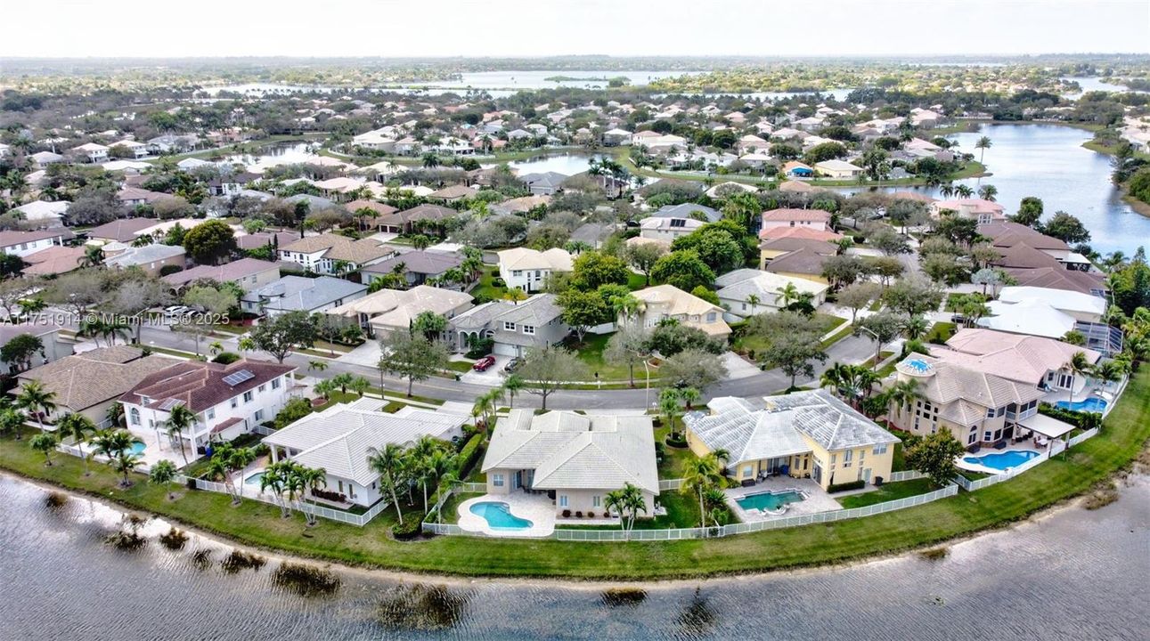 Vendido Recientemente: $995,000 (5 camas, 3 baños, 2924 Pies cuadrados)