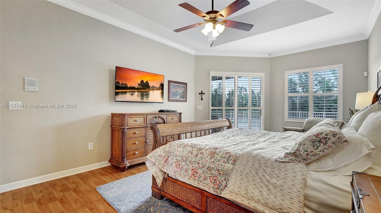 Vendido Recientemente: $995,000 (5 camas, 3 baños, 2924 Pies cuadrados)