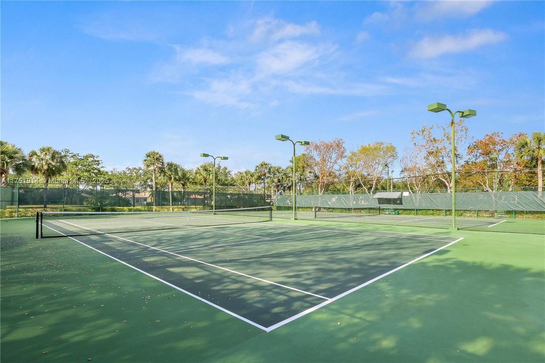 Vendido Recientemente: $995,000 (5 camas, 3 baños, 2924 Pies cuadrados)