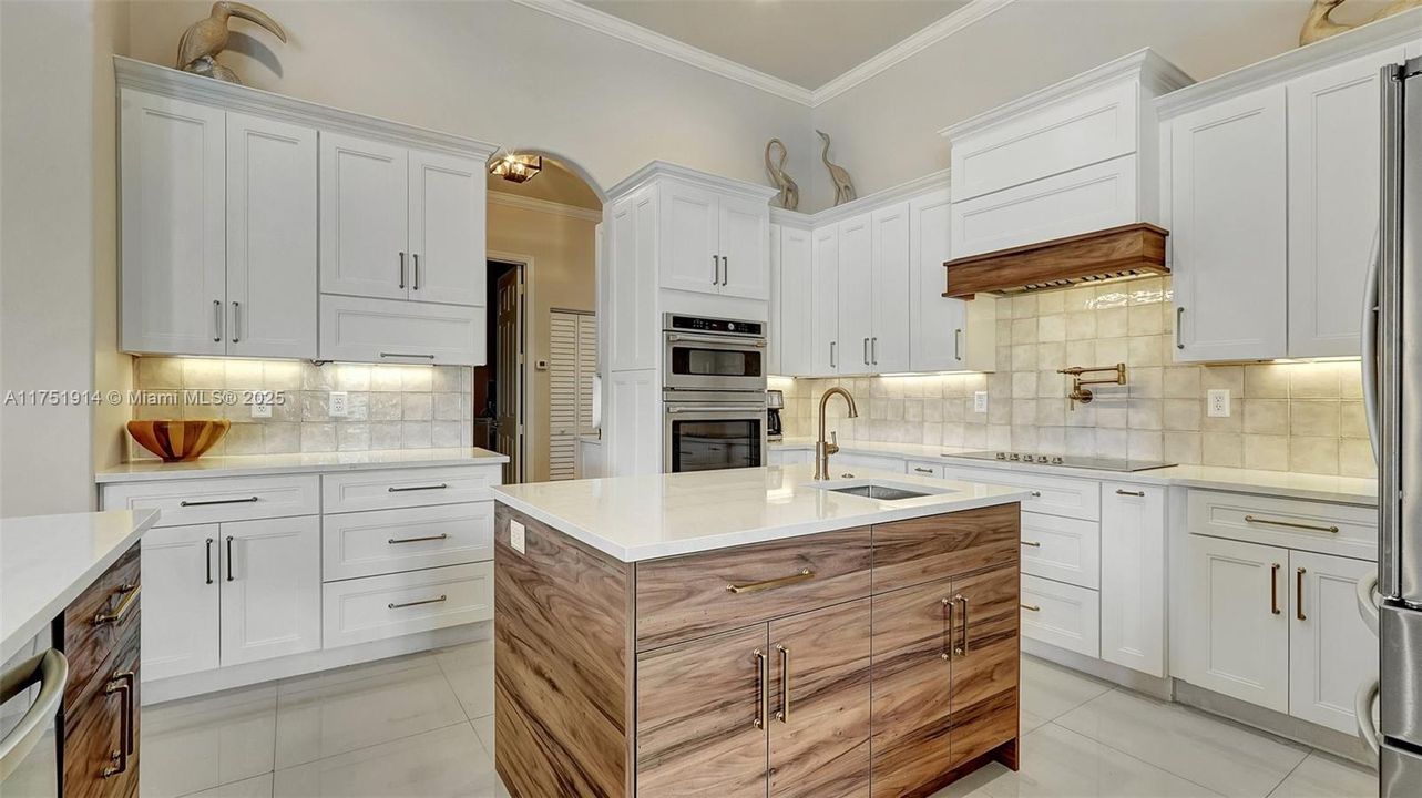 Vendido Recientemente: $995,000 (5 camas, 3 baños, 2924 Pies cuadrados)