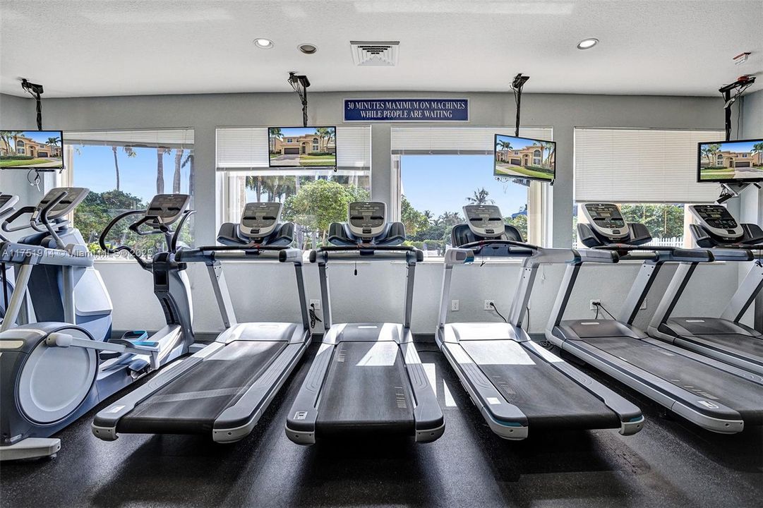 Vendido Recientemente: $995,000 (5 camas, 3 baños, 2924 Pies cuadrados)