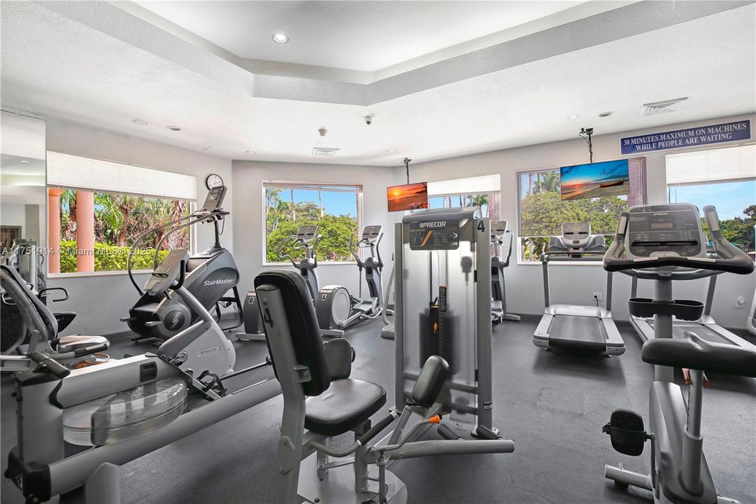 Vendido Recientemente: $995,000 (5 camas, 3 baños, 2924 Pies cuadrados)