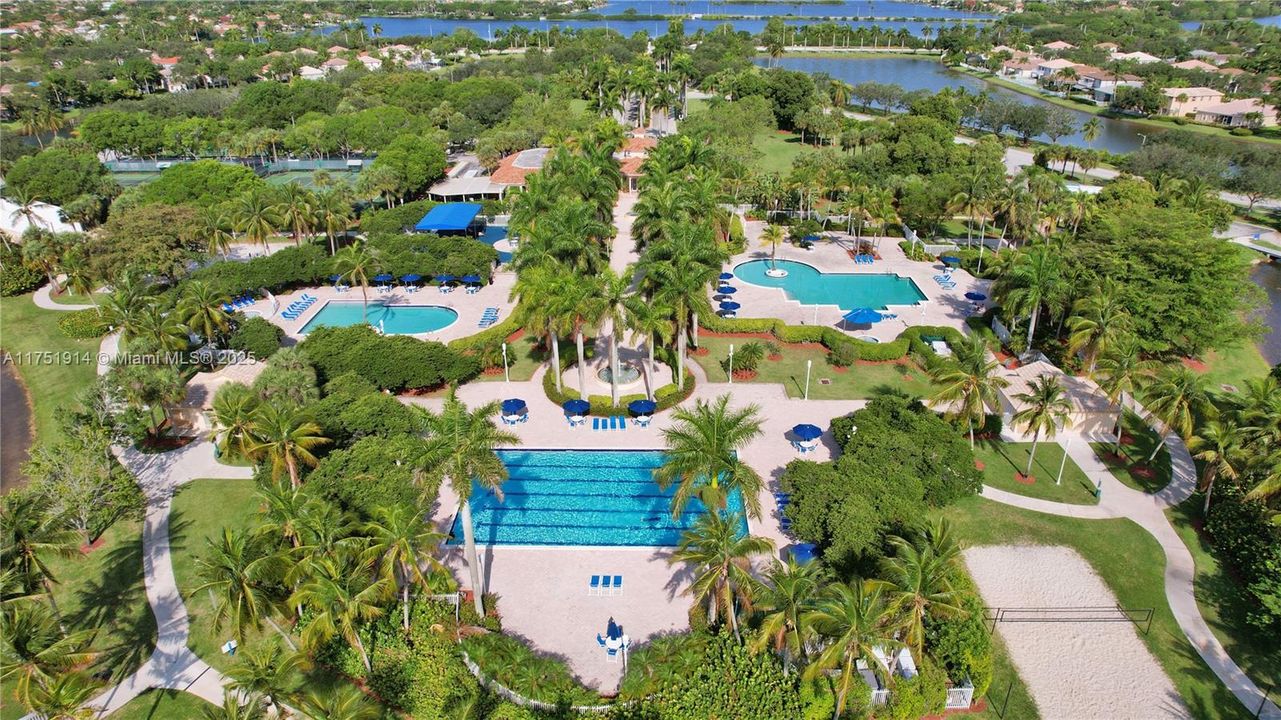 Vendido Recientemente: $995,000 (5 camas, 3 baños, 2924 Pies cuadrados)