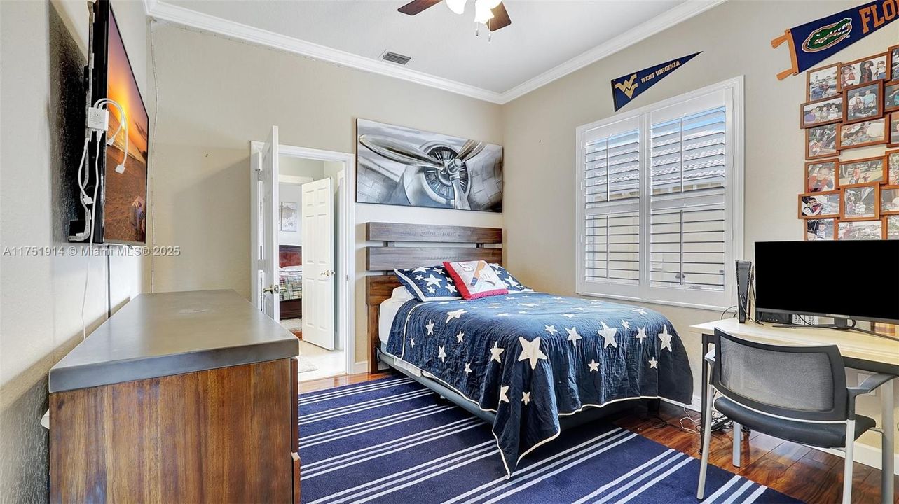 Vendido Recientemente: $995,000 (5 camas, 3 baños, 2924 Pies cuadrados)