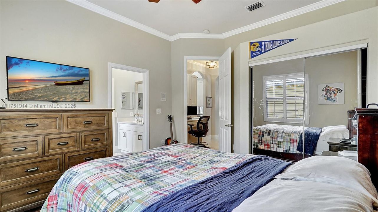 Vendido Recientemente: $995,000 (5 camas, 3 baños, 2924 Pies cuadrados)