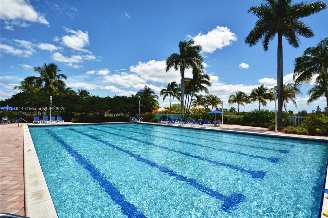 Vendido Recientemente: $995,000 (5 camas, 3 baños, 2924 Pies cuadrados)