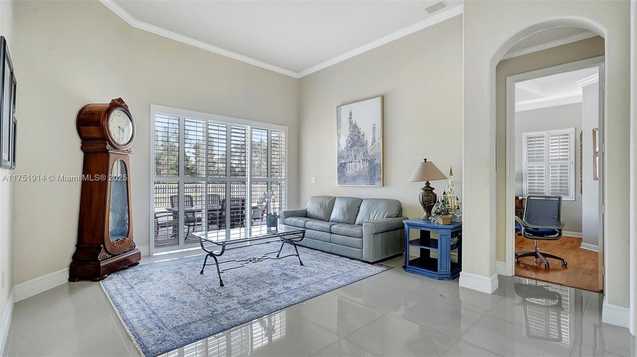 Vendido Recientemente: $995,000 (5 camas, 3 baños, 2924 Pies cuadrados)