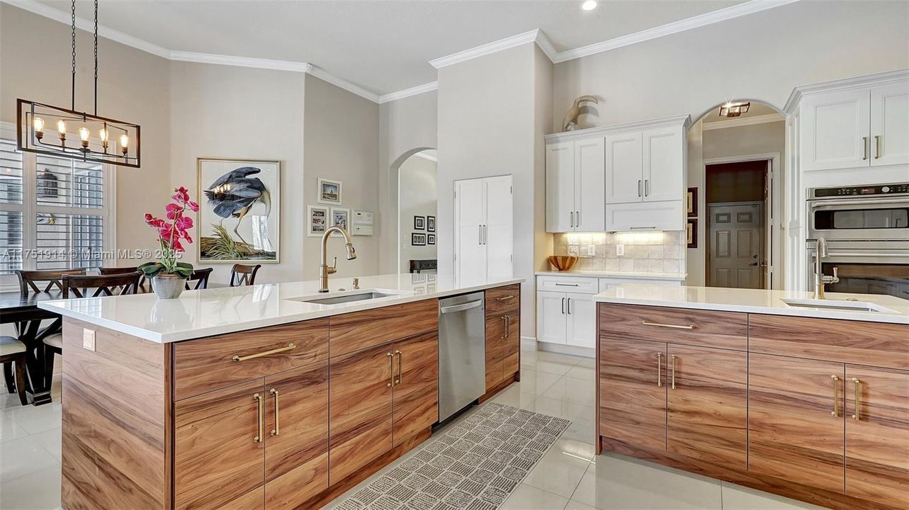 Vendido Recientemente: $995,000 (5 camas, 3 baños, 2924 Pies cuadrados)