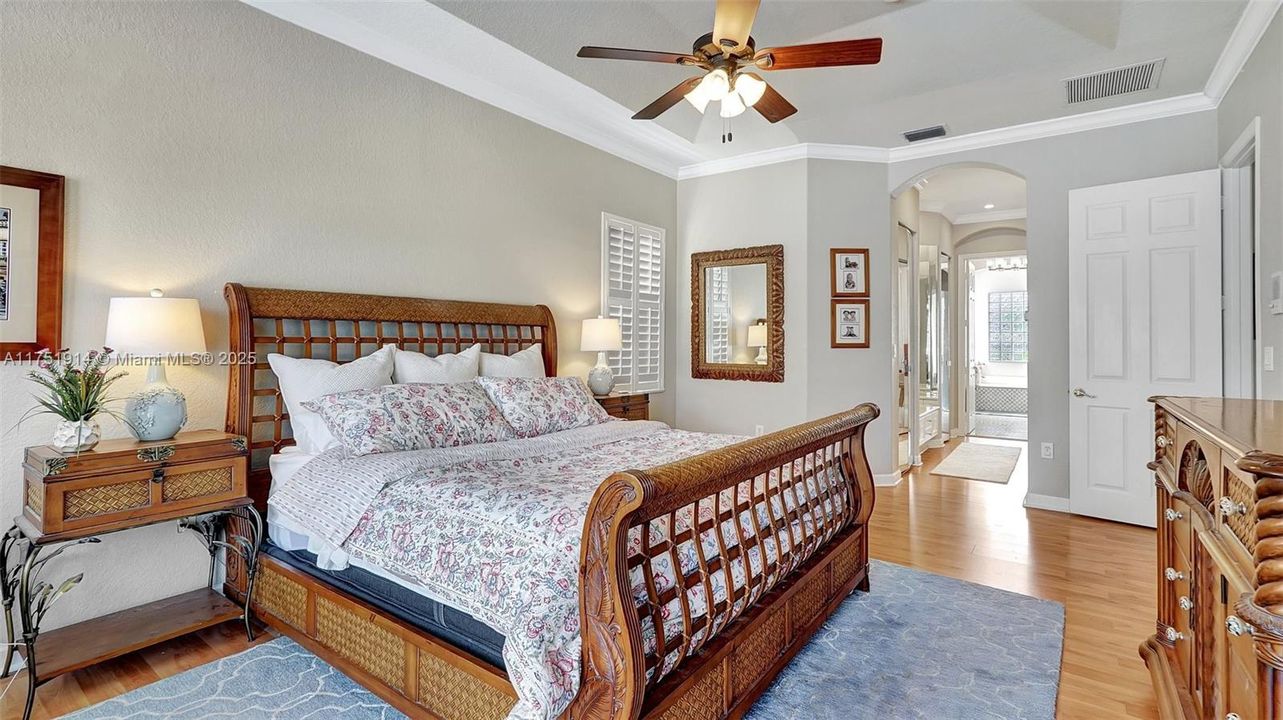 Vendido Recientemente: $995,000 (5 camas, 3 baños, 2924 Pies cuadrados)