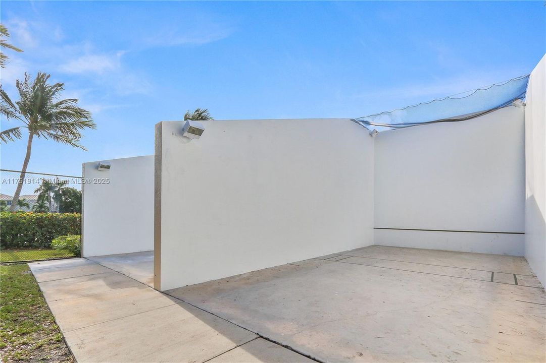 Vendido Recientemente: $995,000 (5 camas, 3 baños, 2924 Pies cuadrados)