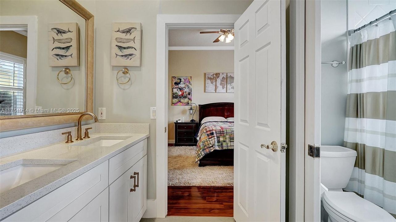 Vendido Recientemente: $995,000 (5 camas, 3 baños, 2924 Pies cuadrados)