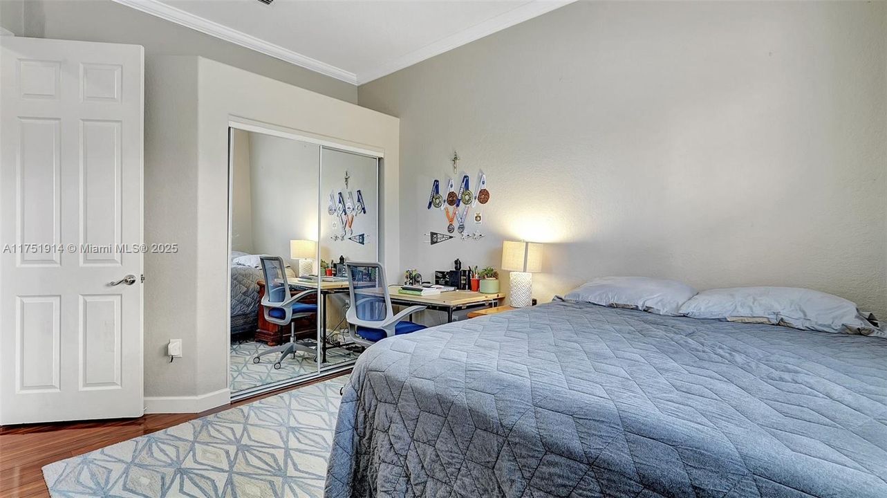 Vendido Recientemente: $995,000 (5 camas, 3 baños, 2924 Pies cuadrados)