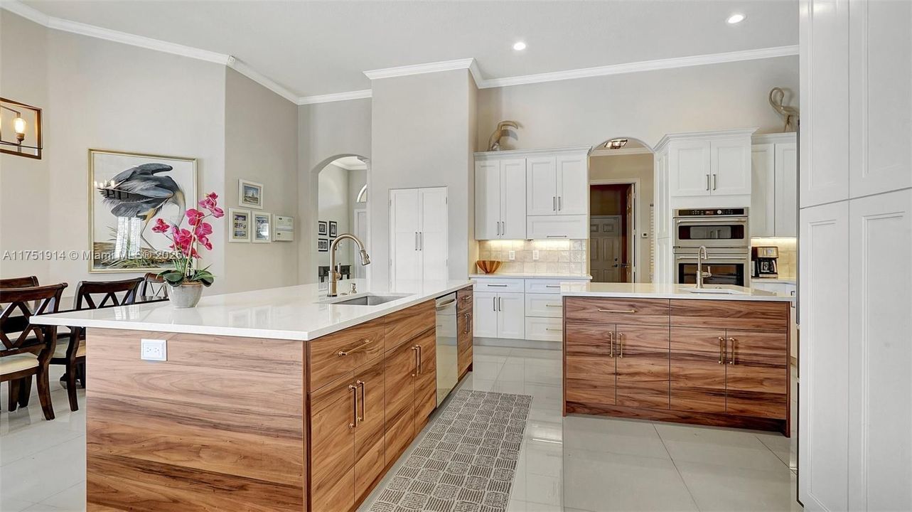 Vendido Recientemente: $995,000 (5 camas, 3 baños, 2924 Pies cuadrados)