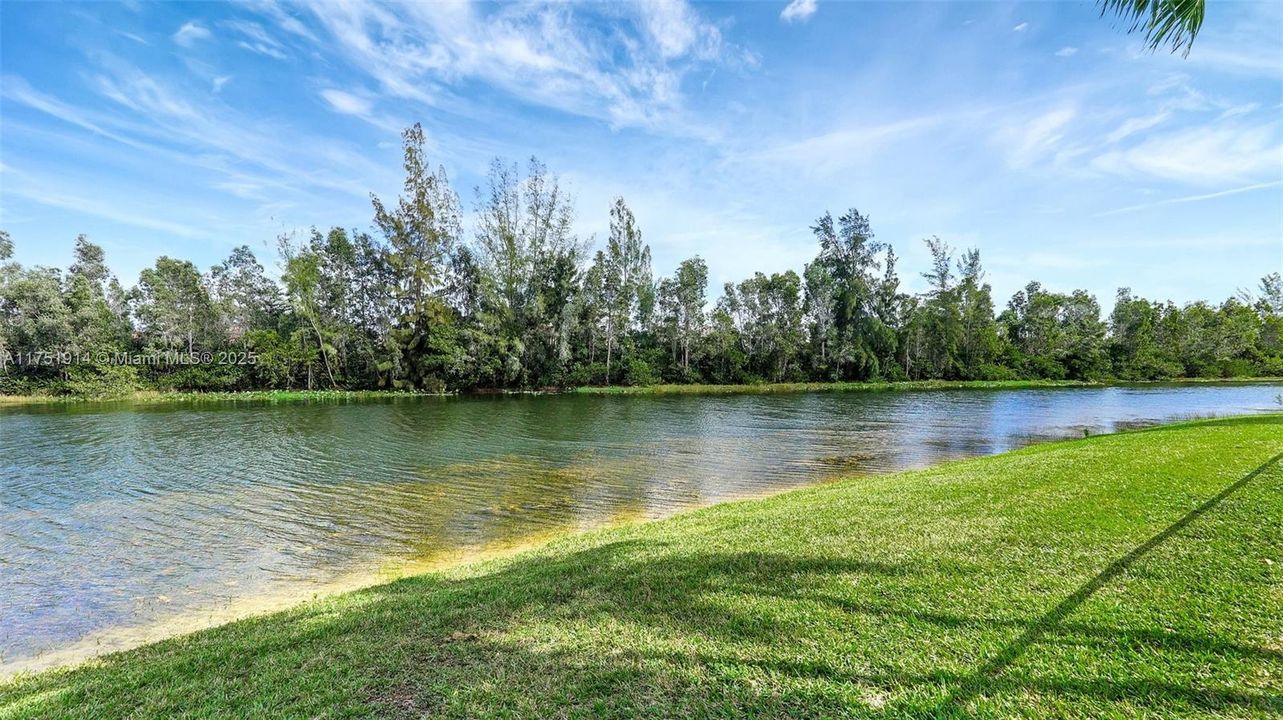 Vendido Recientemente: $995,000 (5 camas, 3 baños, 2924 Pies cuadrados)