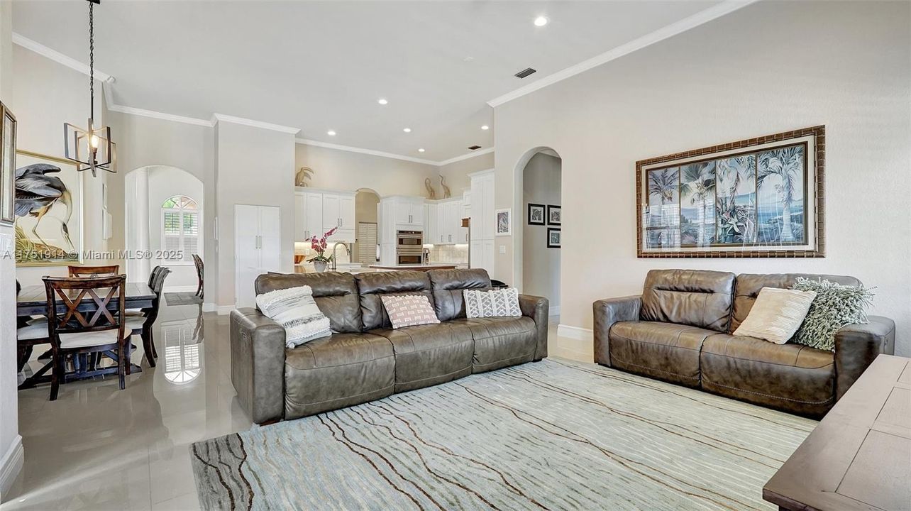 Vendido Recientemente: $995,000 (5 camas, 3 baños, 2924 Pies cuadrados)