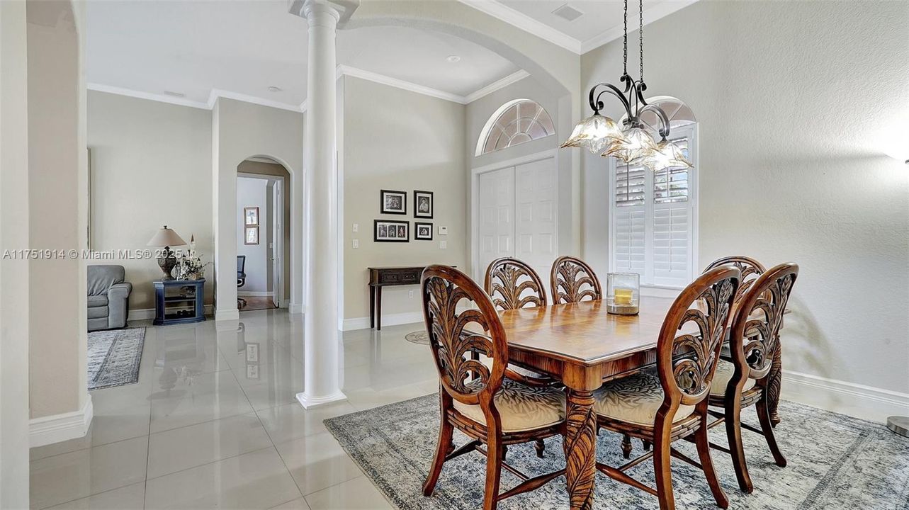 Vendido Recientemente: $995,000 (5 camas, 3 baños, 2924 Pies cuadrados)