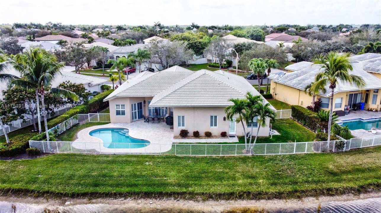 Vendido Recientemente: $995,000 (5 camas, 3 baños, 2924 Pies cuadrados)