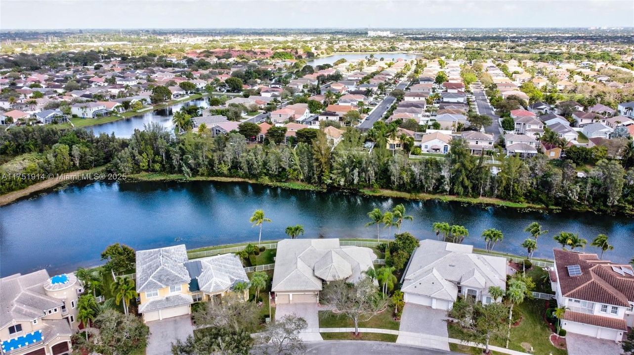 Vendido Recientemente: $995,000 (5 camas, 3 baños, 2924 Pies cuadrados)