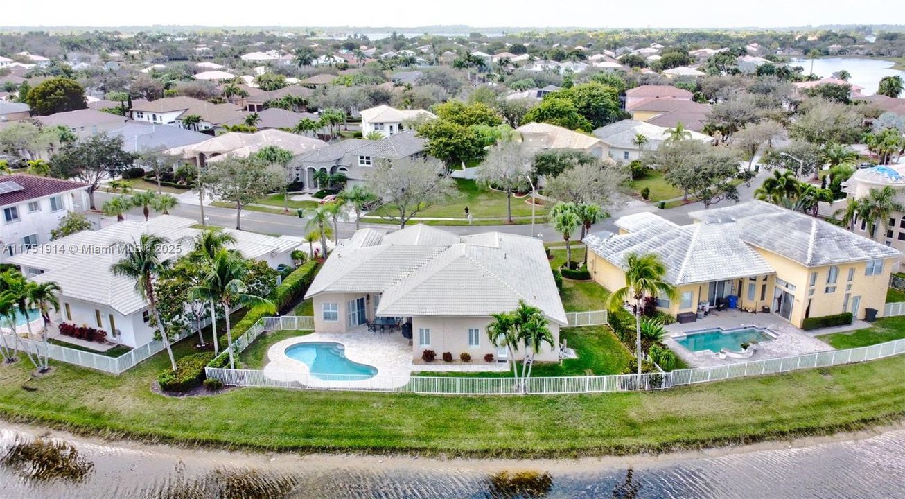 Vendido Recientemente: $995,000 (5 camas, 3 baños, 2924 Pies cuadrados)