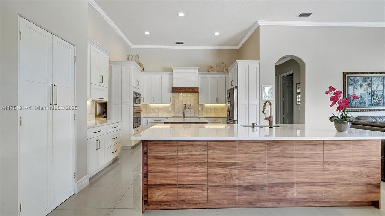 Vendido Recientemente: $995,000 (5 camas, 3 baños, 2924 Pies cuadrados)