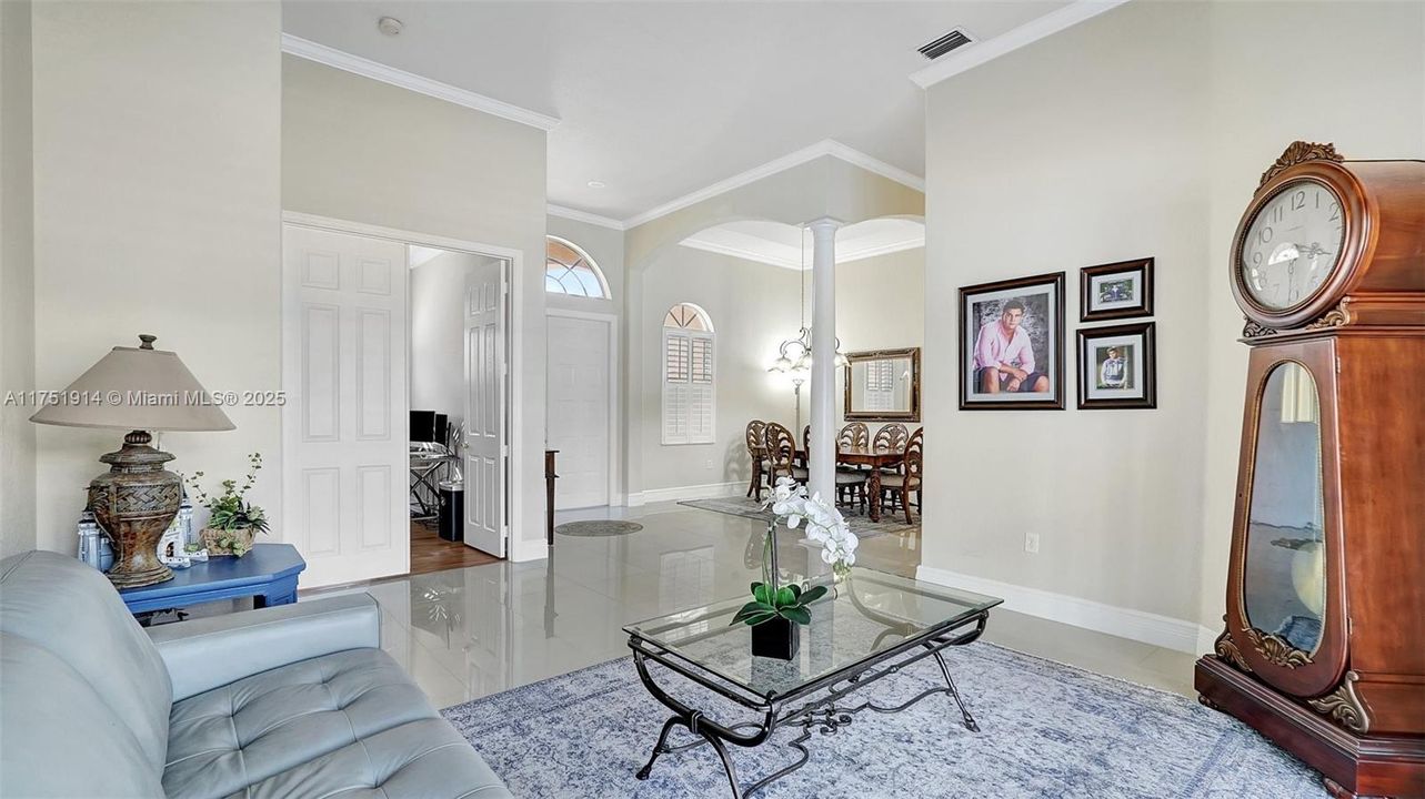 Vendido Recientemente: $995,000 (5 camas, 3 baños, 2924 Pies cuadrados)