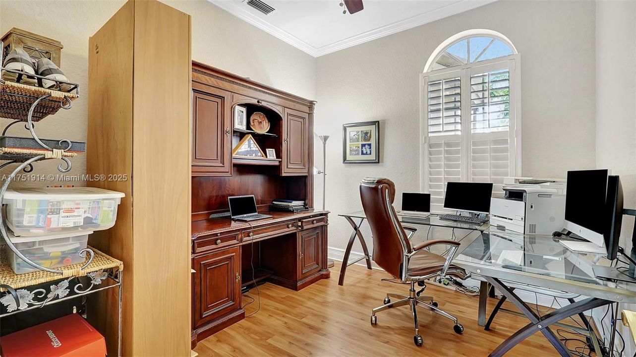 Vendido Recientemente: $995,000 (5 camas, 3 baños, 2924 Pies cuadrados)