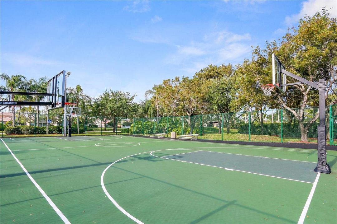 Vendido Recientemente: $995,000 (5 camas, 3 baños, 2924 Pies cuadrados)